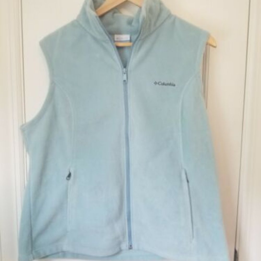 Columbia Women's Fleece Vest with zipper and front pockets